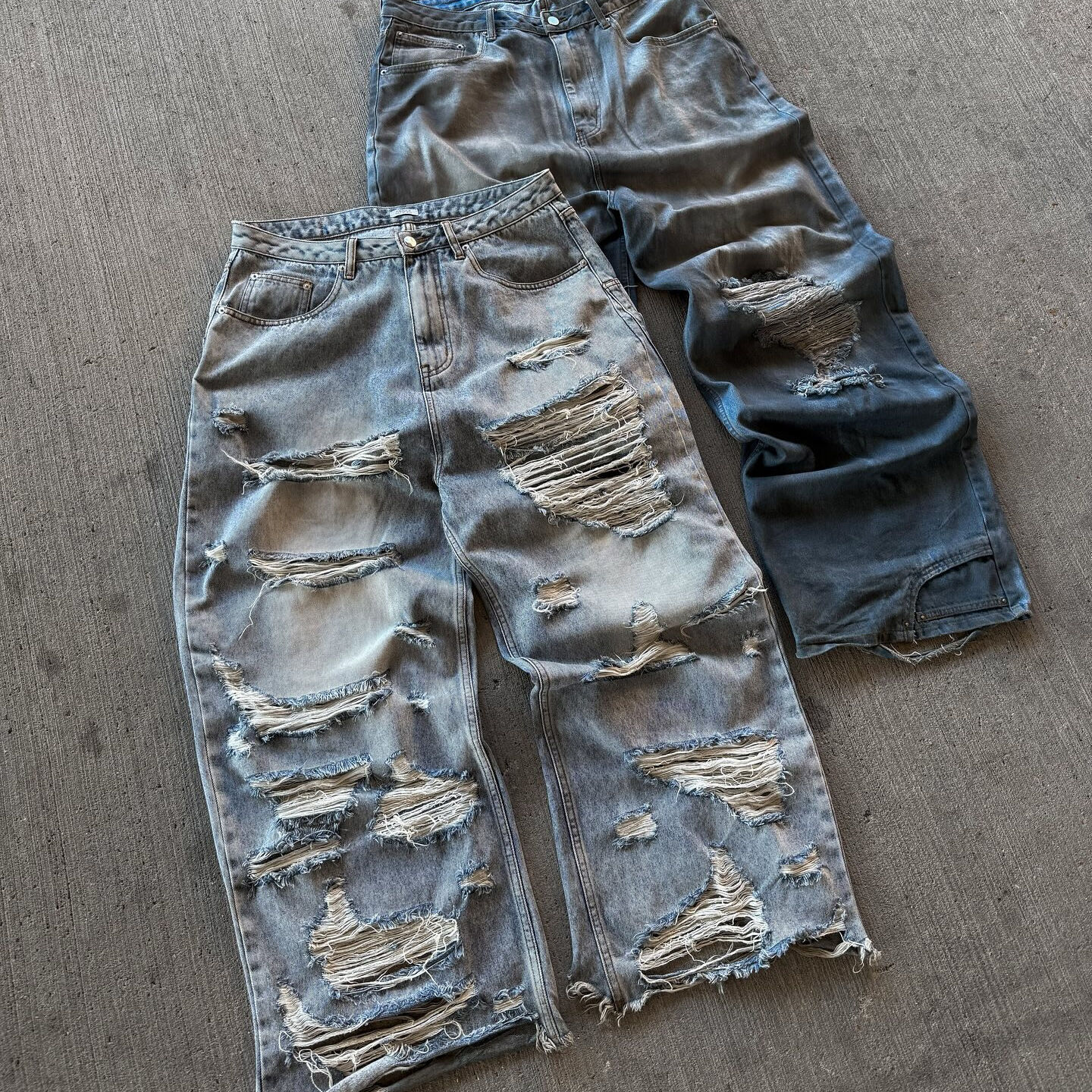 Eleva tu estilo con nuestros jeans desgastados para hombre