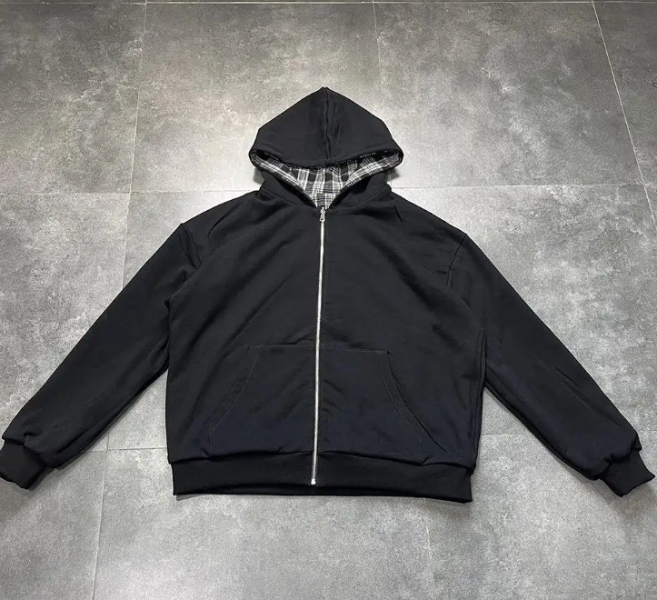 スウェットスーツのカスタマイズオプション（刺繍、プリント、トリムを含む）。