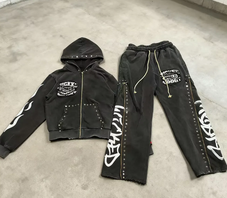 フリース裏地の種類は、パーカーの保温性と手触りにどのような影響を与えますか？