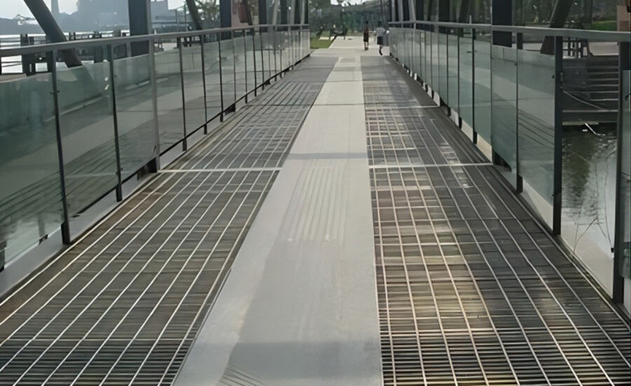 Composite steel grating