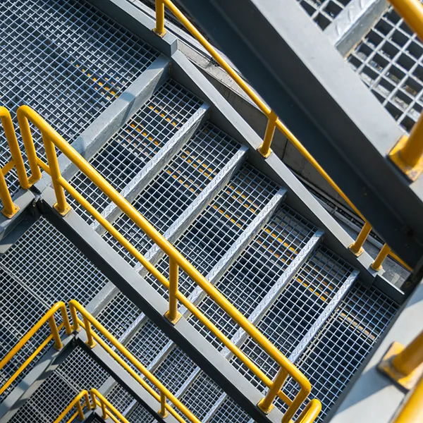 Waarom op maat gemaakte metalen trappen de ontwerpnormen verhogen