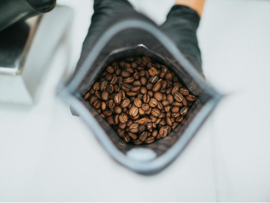 One-Way Valve Coffee Bags: How Degassing Valves Keep Coffee Fresh