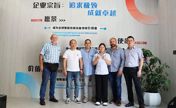 Customers from Mexico visited the factory