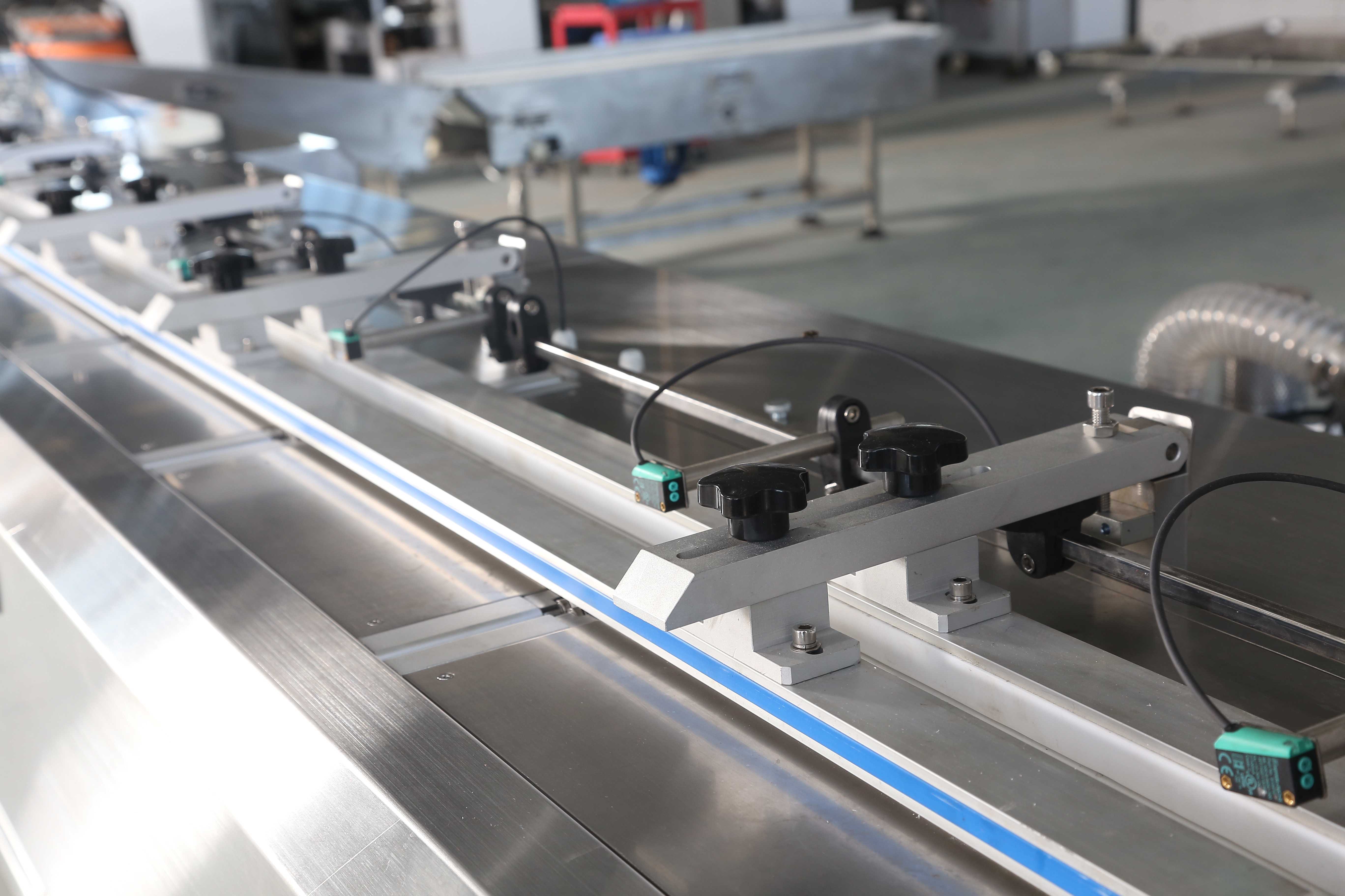 product automatic feed chocolate packaging machine high speed chocolate bar pillow packing machine-3