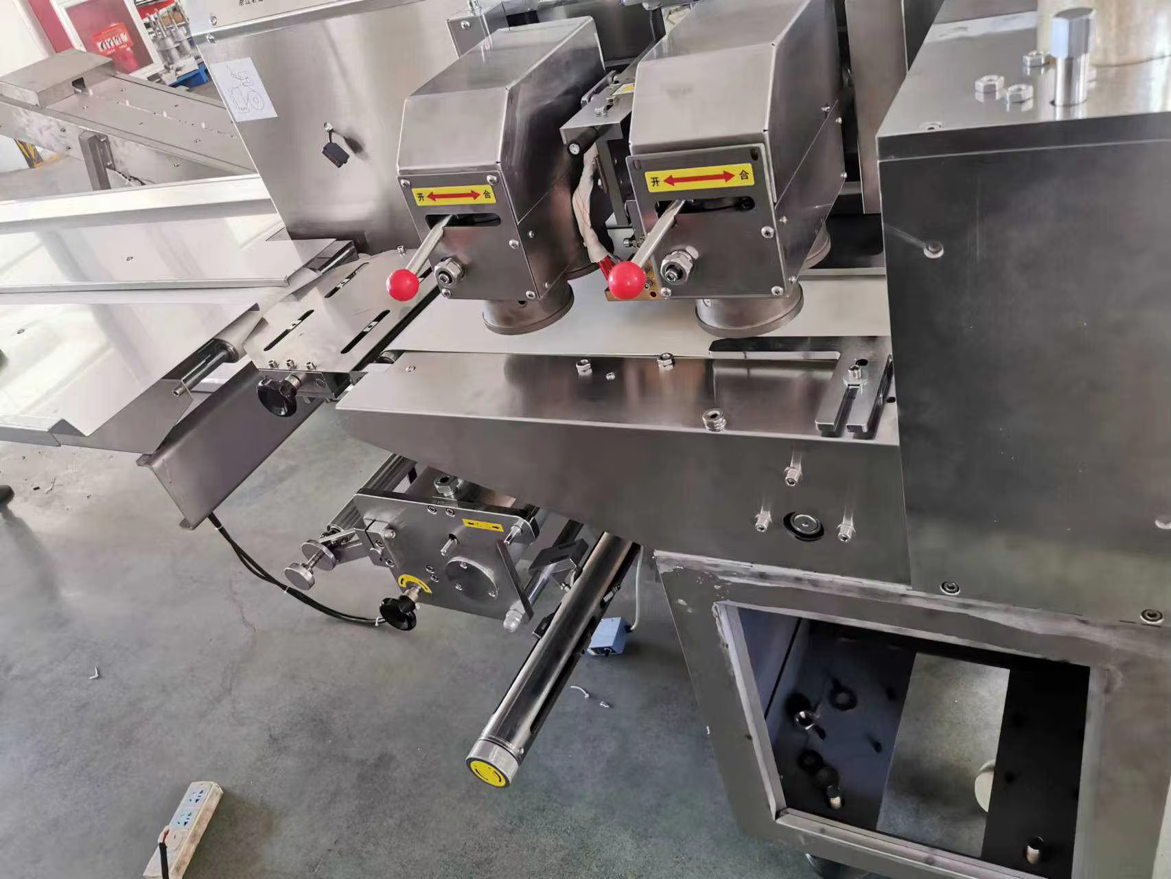 product multifunctional automatic horizontal candy food bread chocolate plastic bag flow pillow flowpack packing machine-4