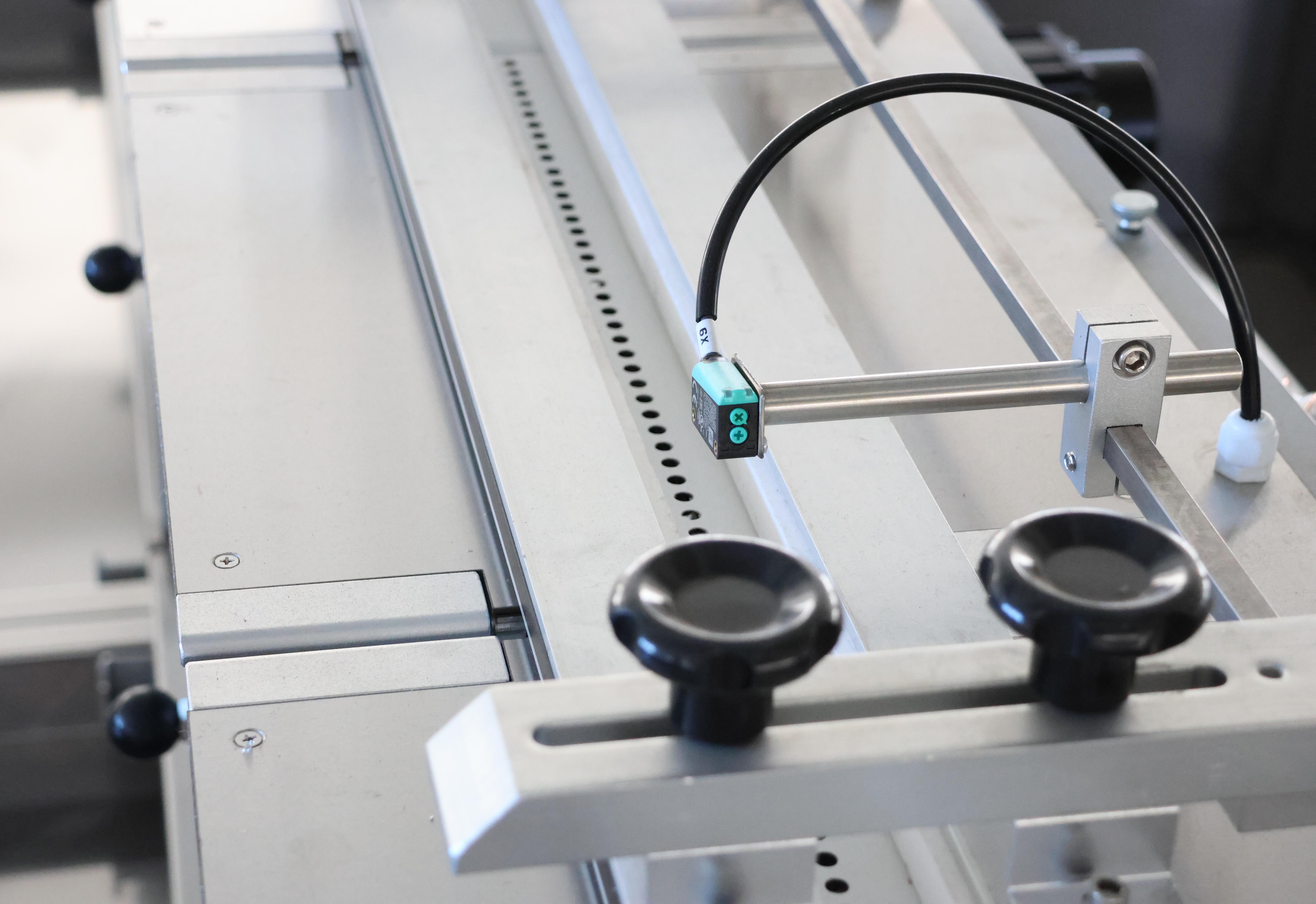 product high speed auto feeding pillow packaging machine with nine servo motors easy to operate-2