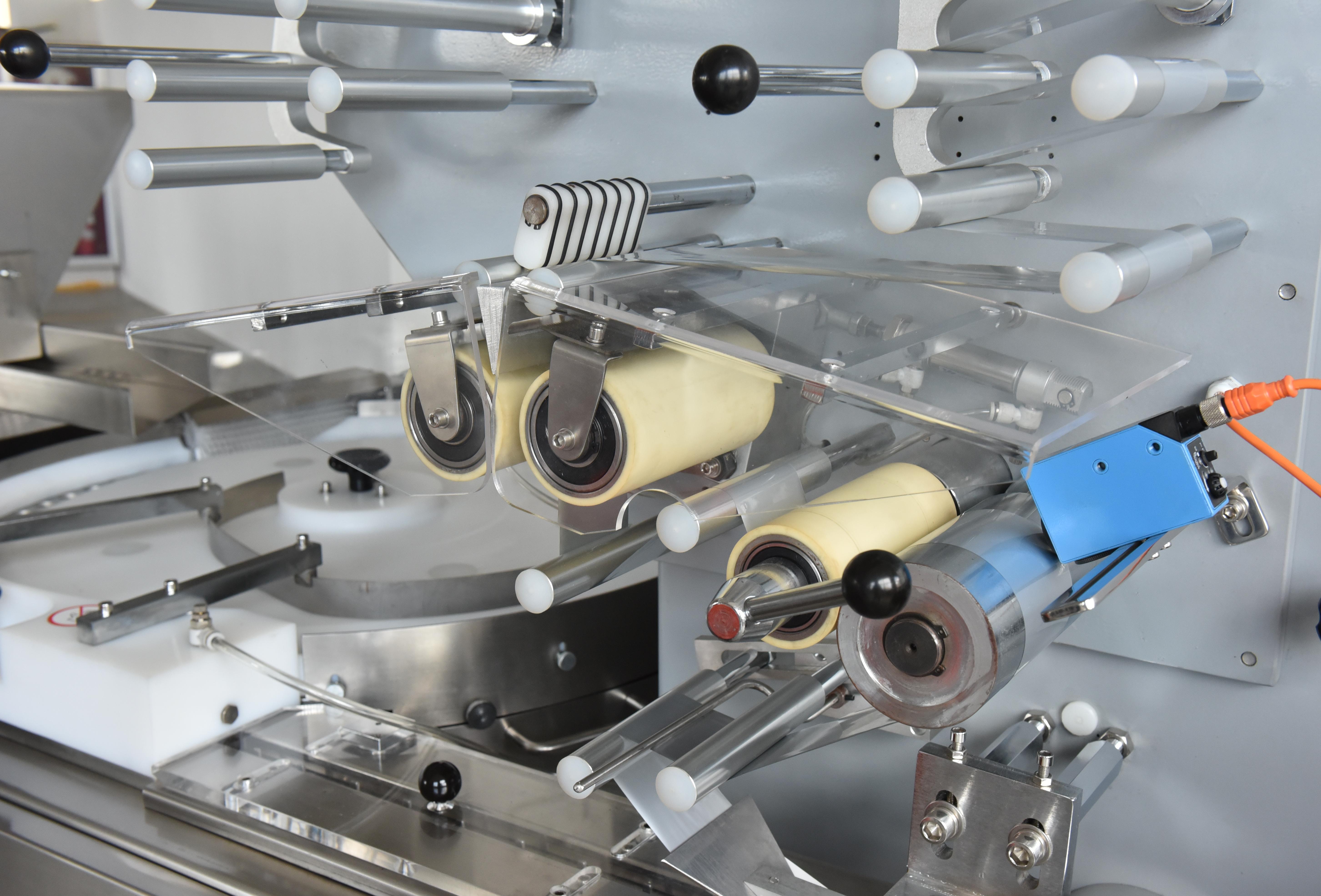 product industrial disc feeding pillow packing machine full servo industrial touch screen control hard candy pillow packing machine-3