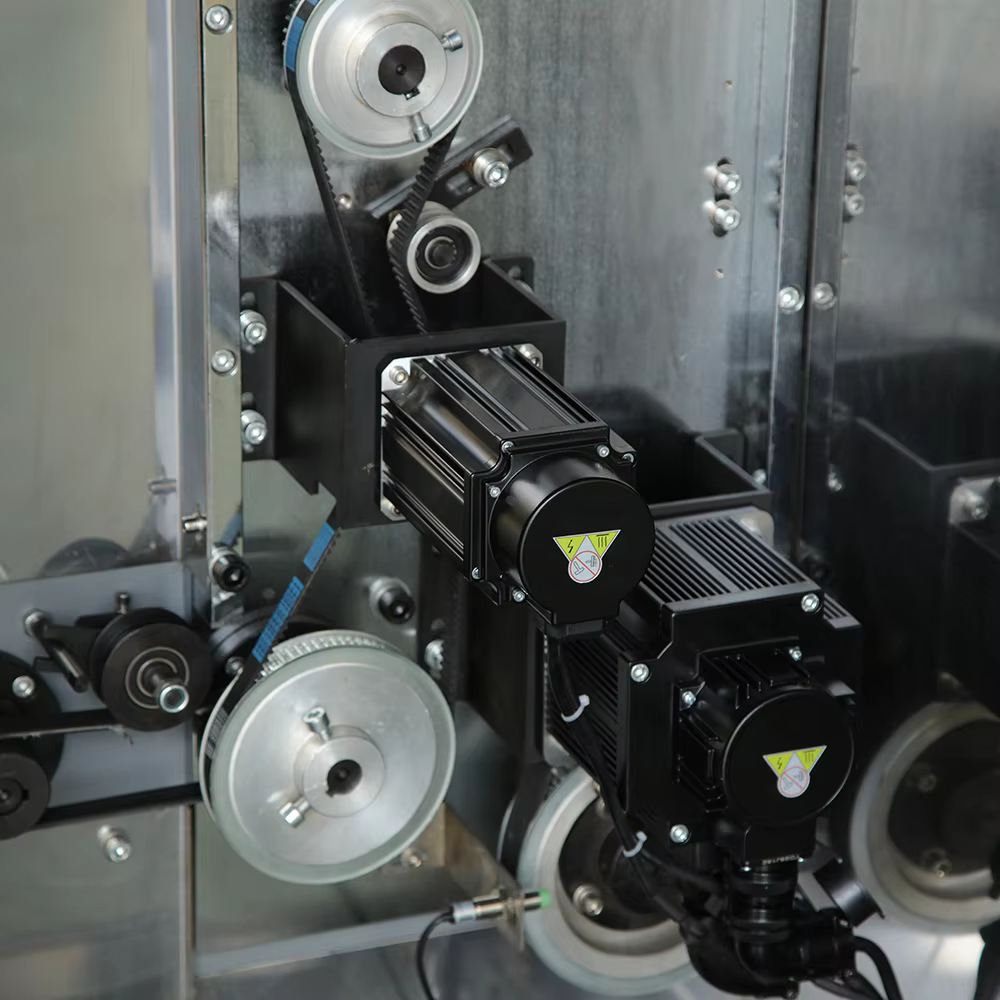 product easy to operate chocolate pillow packing machine with card feeder three servo motors control for candy food packaging paper bags-6