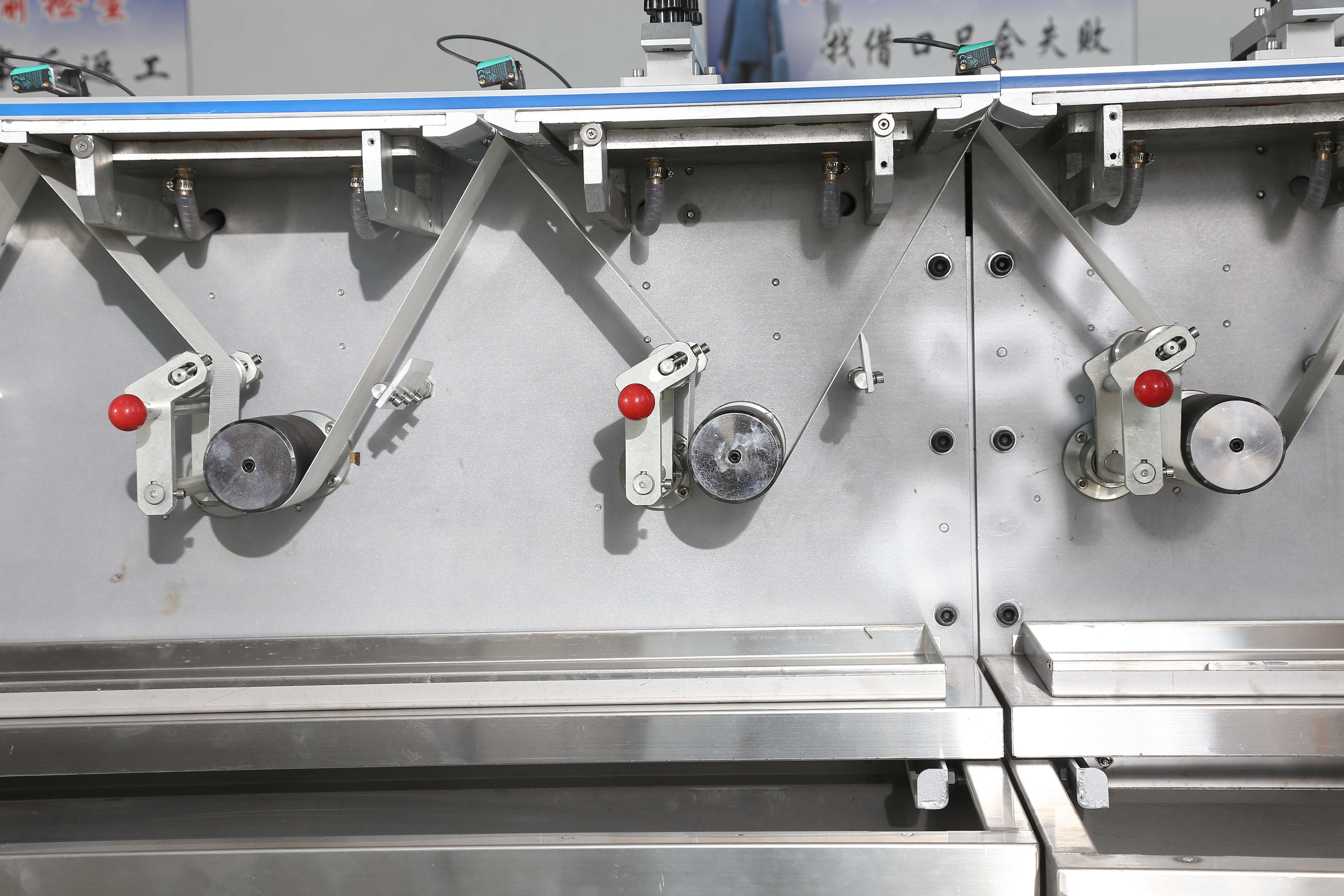 product automatic feeding servo drive pillow chocolate bar wrapping packing machine-4