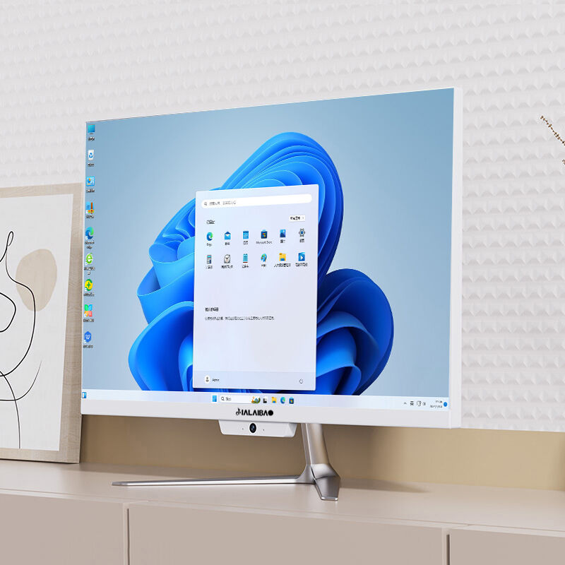 In che modo un computer AIO risparmia spazio rispetto a un computer desktop tradizionale?