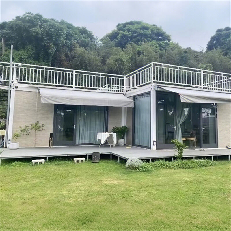 A Stylish Modern Home Crafted from Three Quick-Assembly Containers