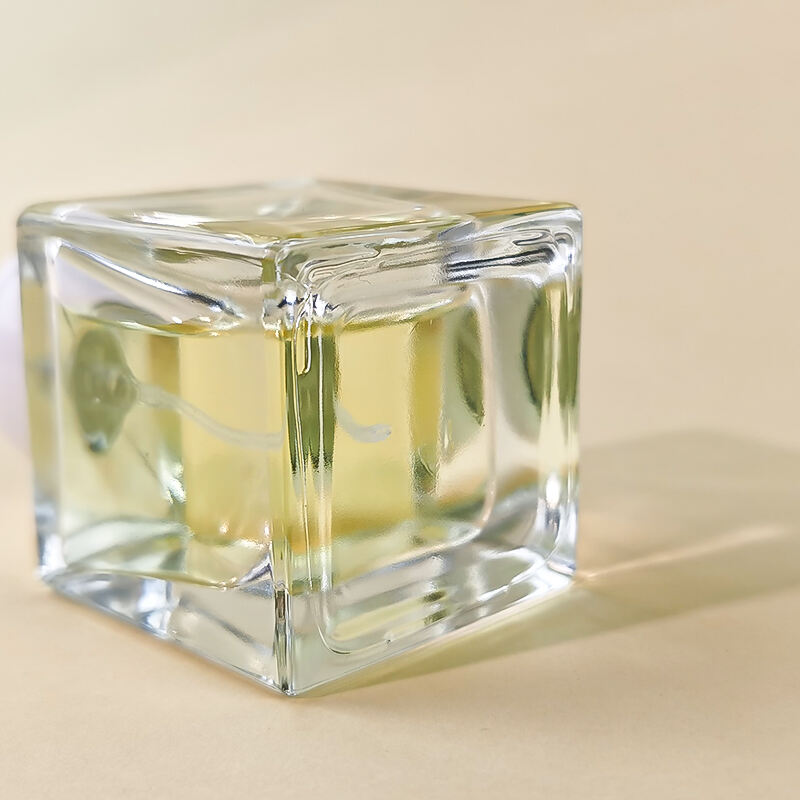 100ml 50ml 30ml individuell gestaltete Würfelglasparfümflaschen im Großhandel HY-P359