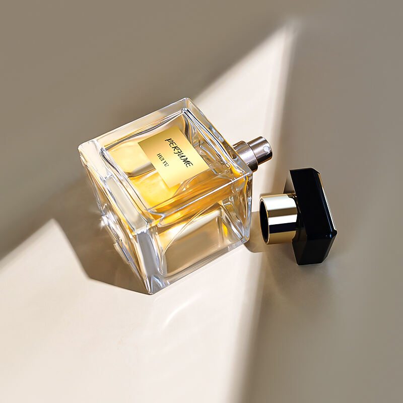 Umweltfreundliche Luxus Quadratische Transparente Leere 100ml Glas Parfumflasche Mit Schwarzen Goldenen Verschlüssen