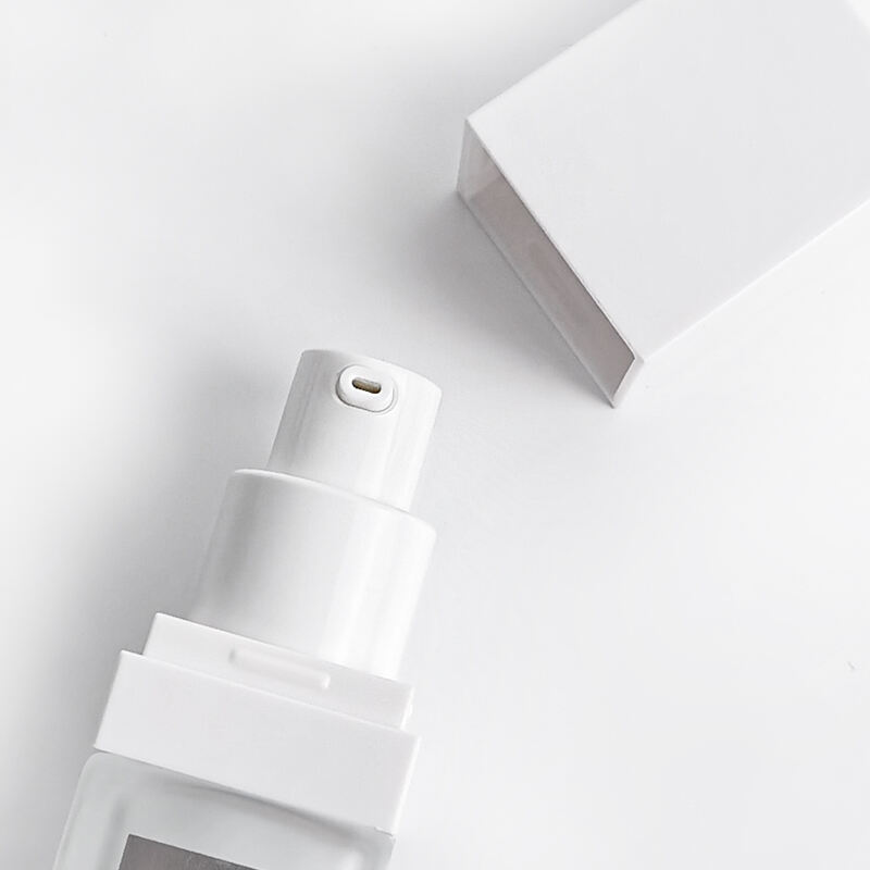 Tilpasset Private Label Glass Mat 15ml 30ml Creme Pumpeflaske Firkantet Tom Væskemake-up Flaske