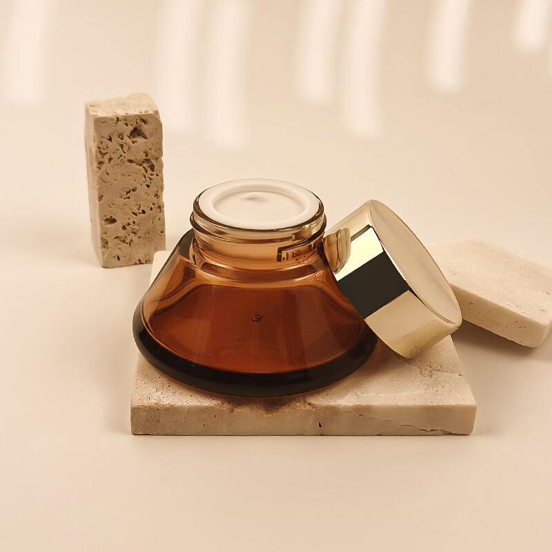 Aangepaste Kleur Logo Gezichtscrème Cosmetische Pot Amber Druppelvorm Lege 30g 50g Glazen Pot met Gouden Deksels