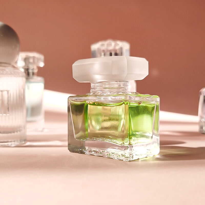 Großhandel klare leere Parfumflasche benutzerdefiniertes Logo Klein 20ml 30ml Sprüh-Pumpen-Glasquadrat-Parfumflaschen