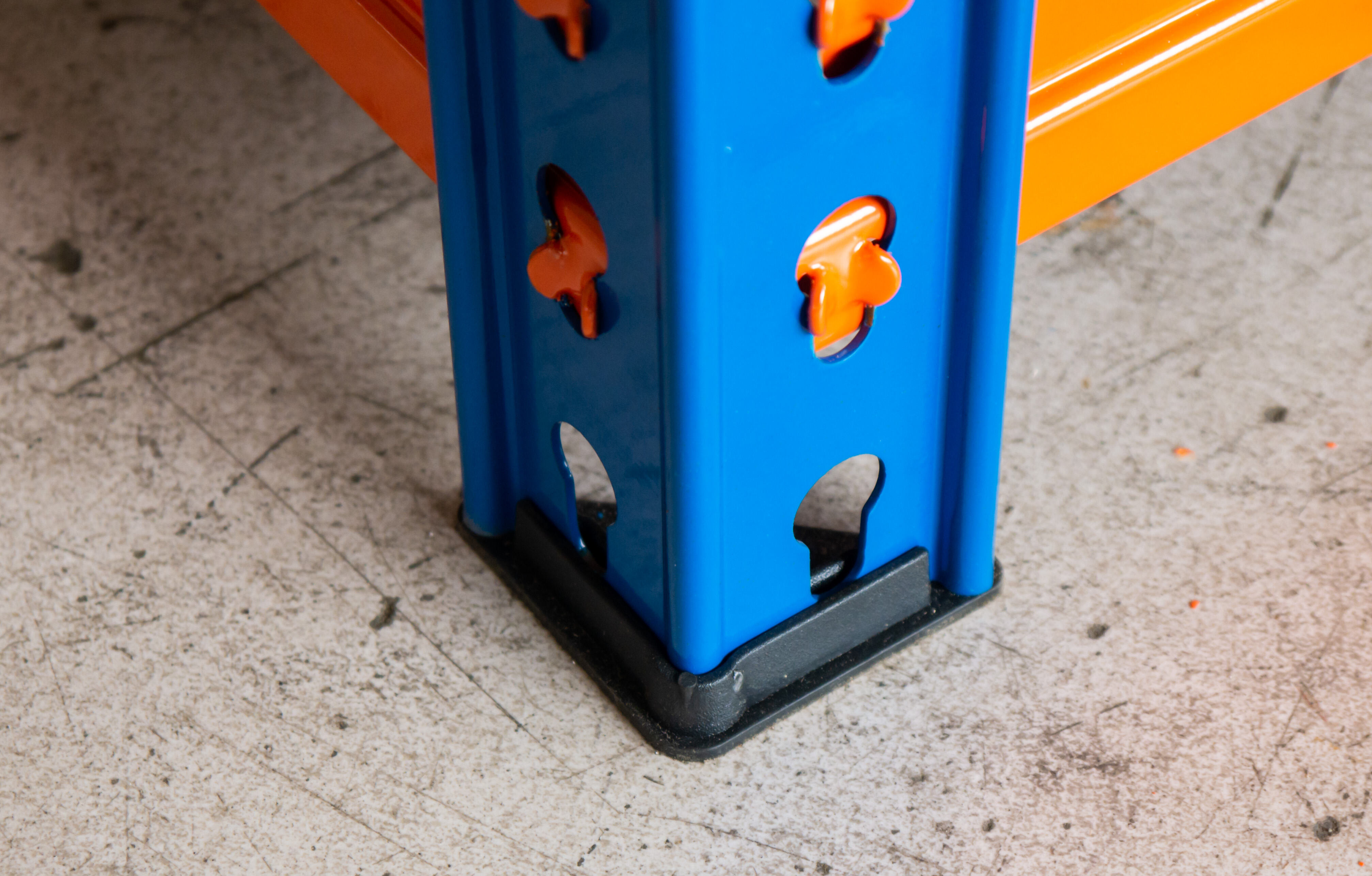 What Safety Features Are Vital for Commercial-Grade Platform Trolleys?