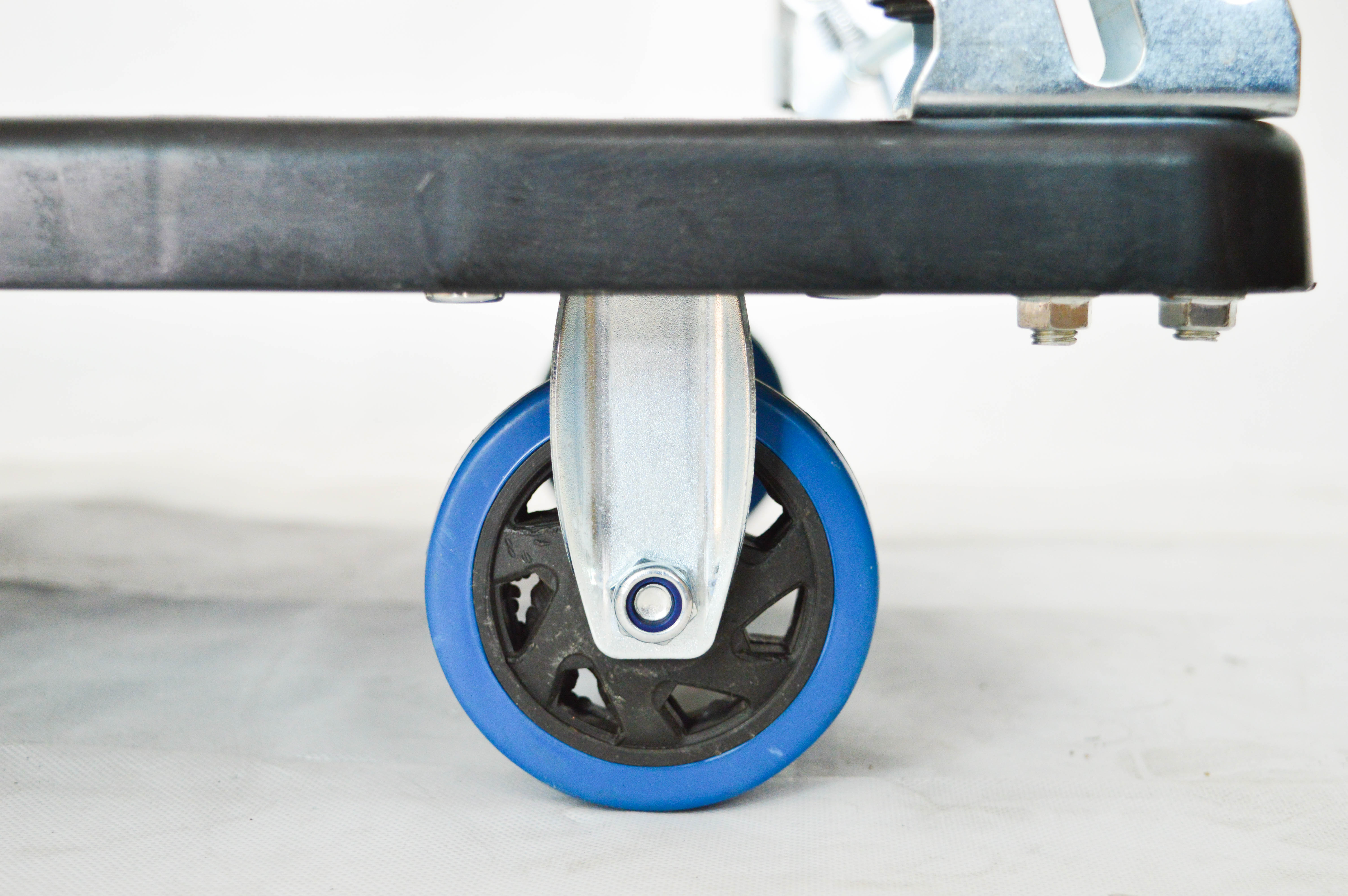 How can buyers compare tool rack suppliers for garage storage?