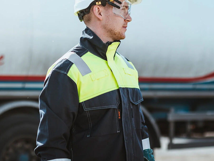 The Importance of Fire-Resistant Jackets in Fire Hazard Environments: Why Guardever's Customizable Solutions Matter