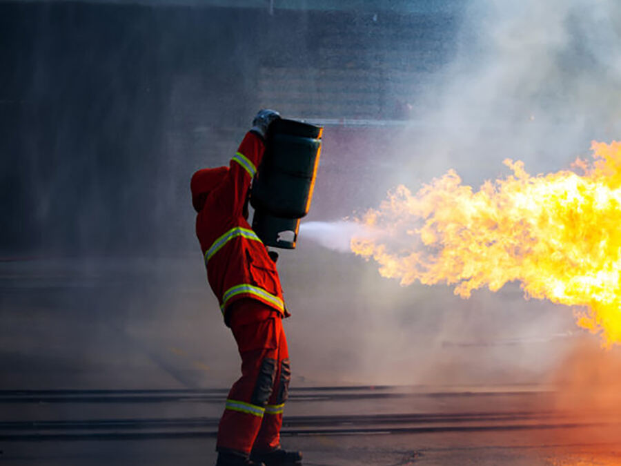 Flame resistant workwear  For extreme environment：the best options