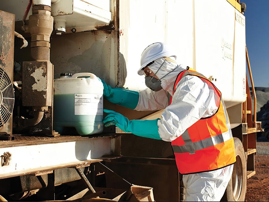 Chemical workwear from GUARDEVER，safety workwear and safety company you can trust