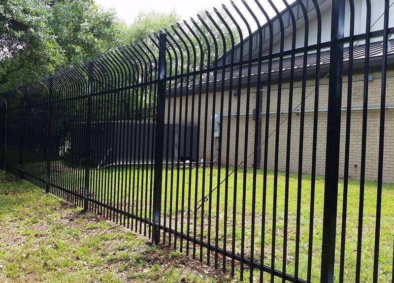 Valla exterior decorativa – Mejora la apariencia exterior