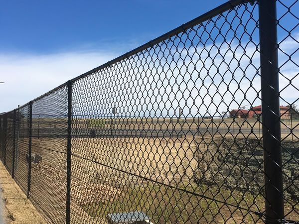 What Advantages Does Chain Link Fence Have for Outdoor Use?
