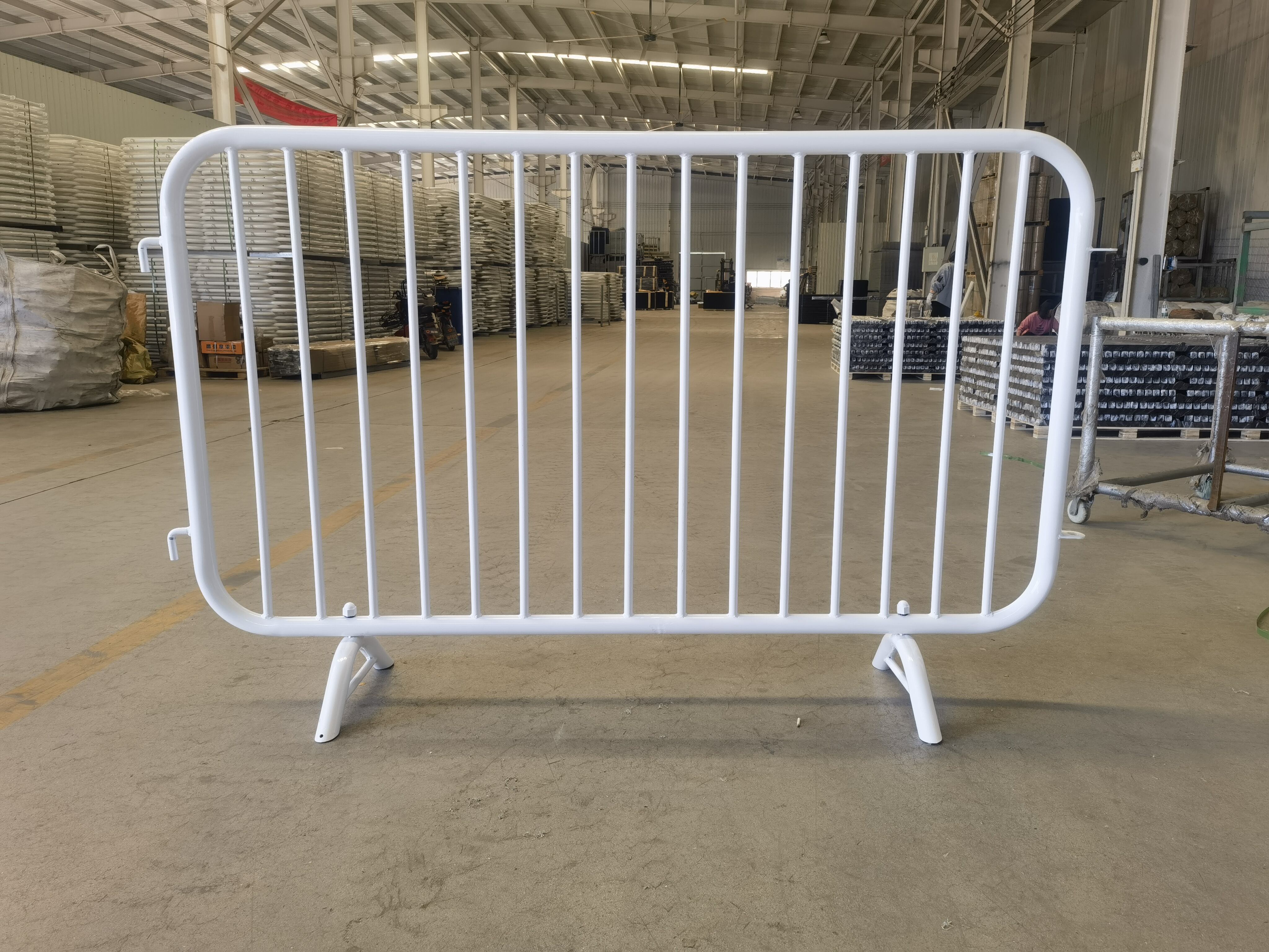 Wholesale cheap portable mobile safety traffic activity metal galvanized crowd control pedestrian security barrier