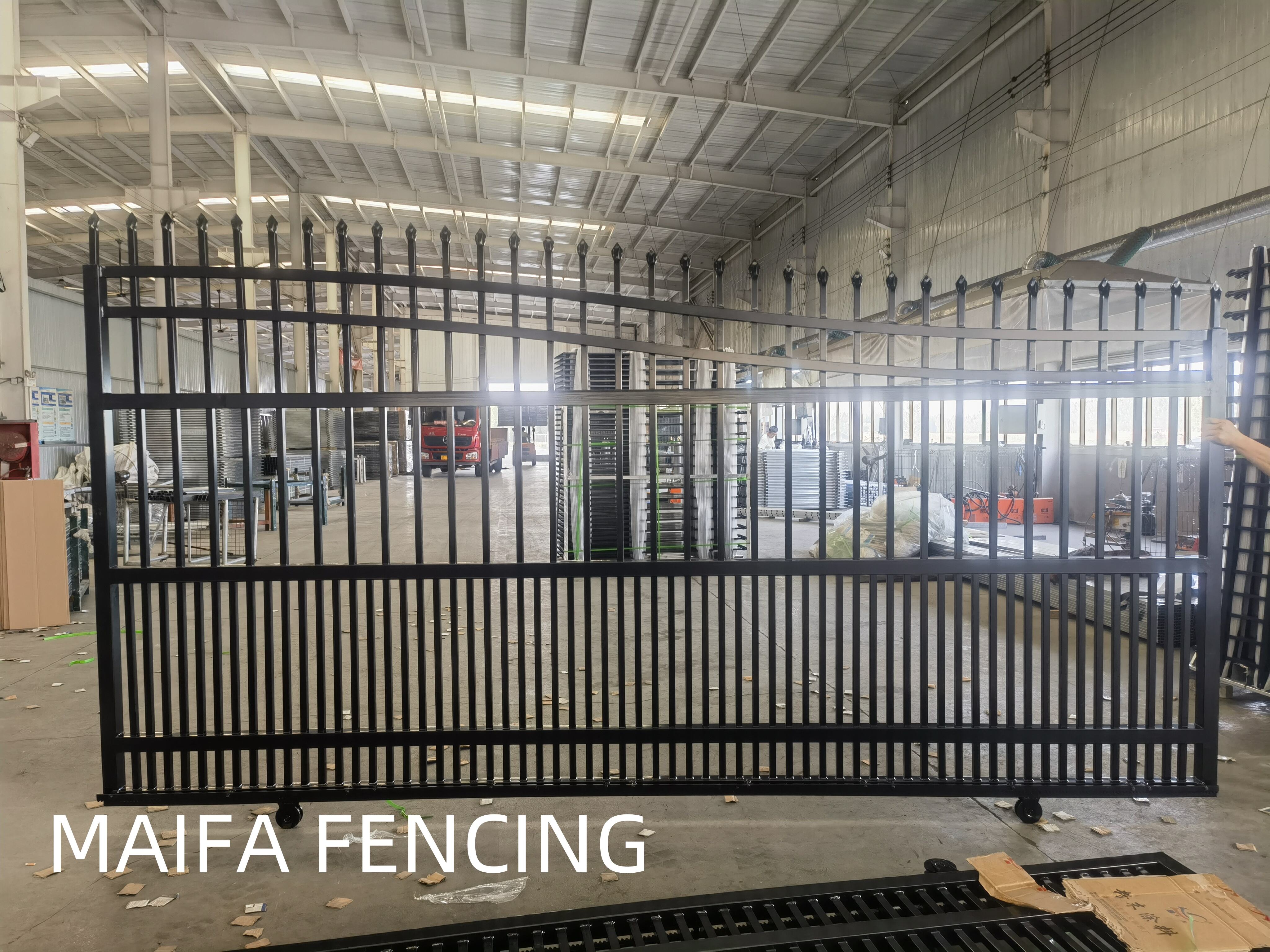 Our European customer has received the V Mesh Fence successfully! 