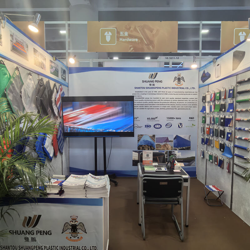 Demostraciones en vivo de tejidos plásticos trenzados en nuestro stand B/10.1 L10 de la 138ª Feria de Cantón!