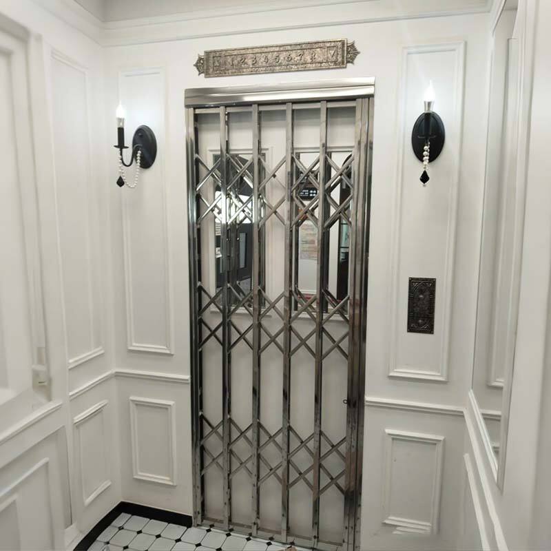 EUROPEAN ELEVATOR Scene · Selfie Studio