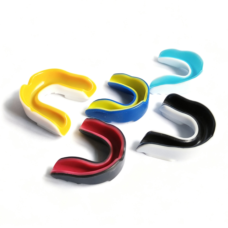 ¿En qué se diferencia un protector bucal deportivo de los protectores bucales regulares en cuanto al diseño?