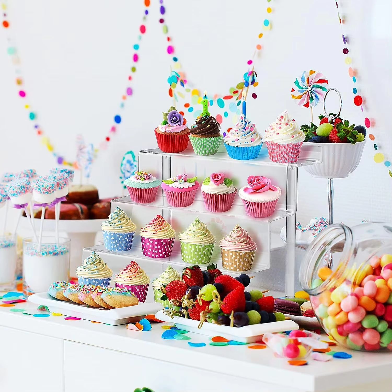 How to customize a plexiglass display case?