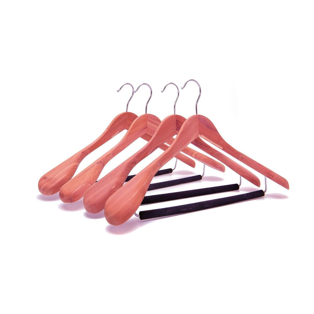 Wide shouldered cedar hanger