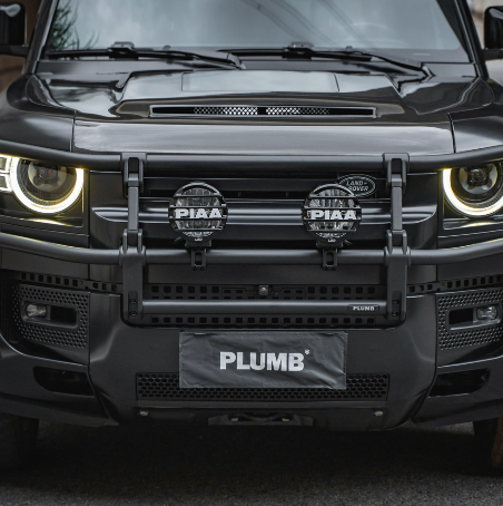 Defender 130에 블랙 워리어 룩을 연출하는 방법