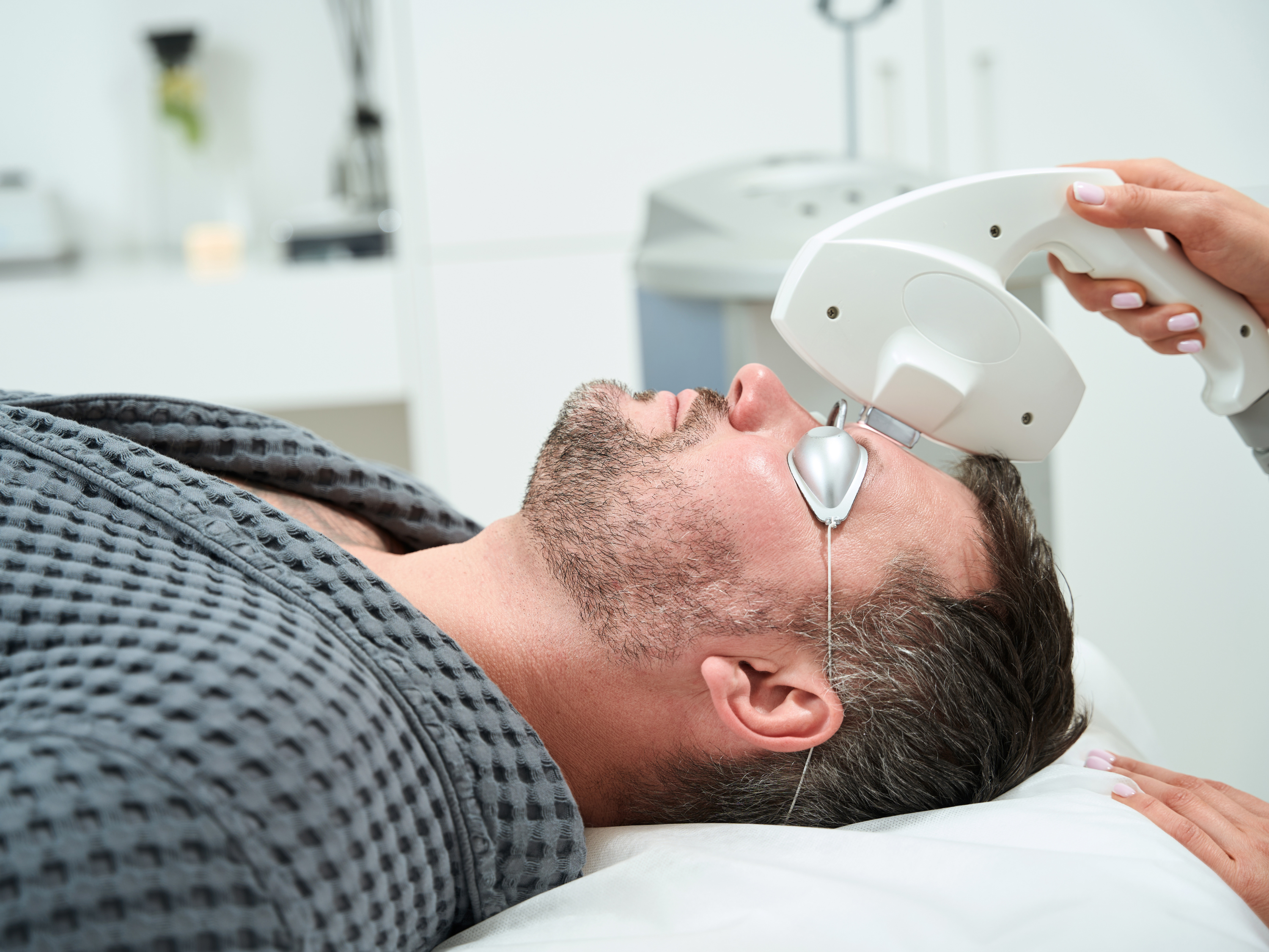 Light-Powered Acne Care: Combining IPL Phototherapy with Skin-Soothing Treatments for Clearer, Healthier Skin