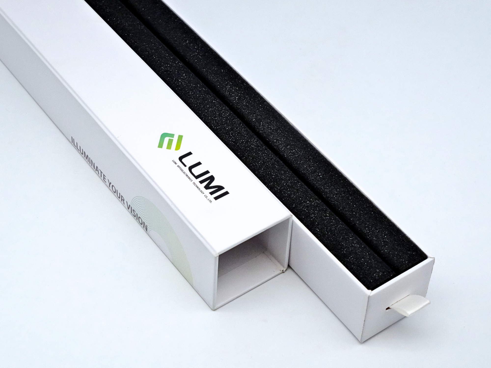 LUMI presenta un nuovo imballaggio con linguetta per un migliorato assorbimento degli urti e compatibilità