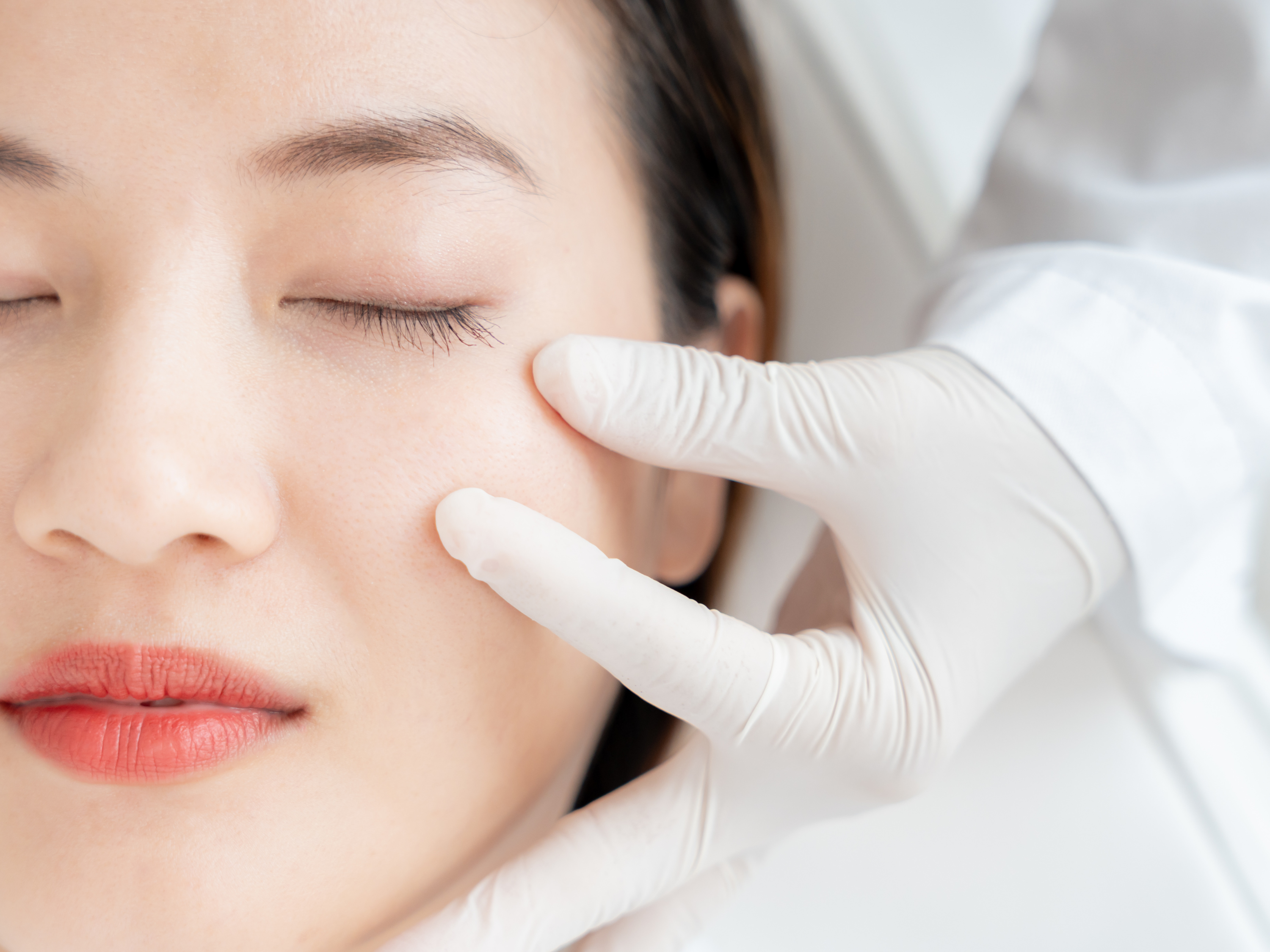 Harnessing Light and Cream: Combining IPL Photofacials with Topical Skincare for Enhanced Results