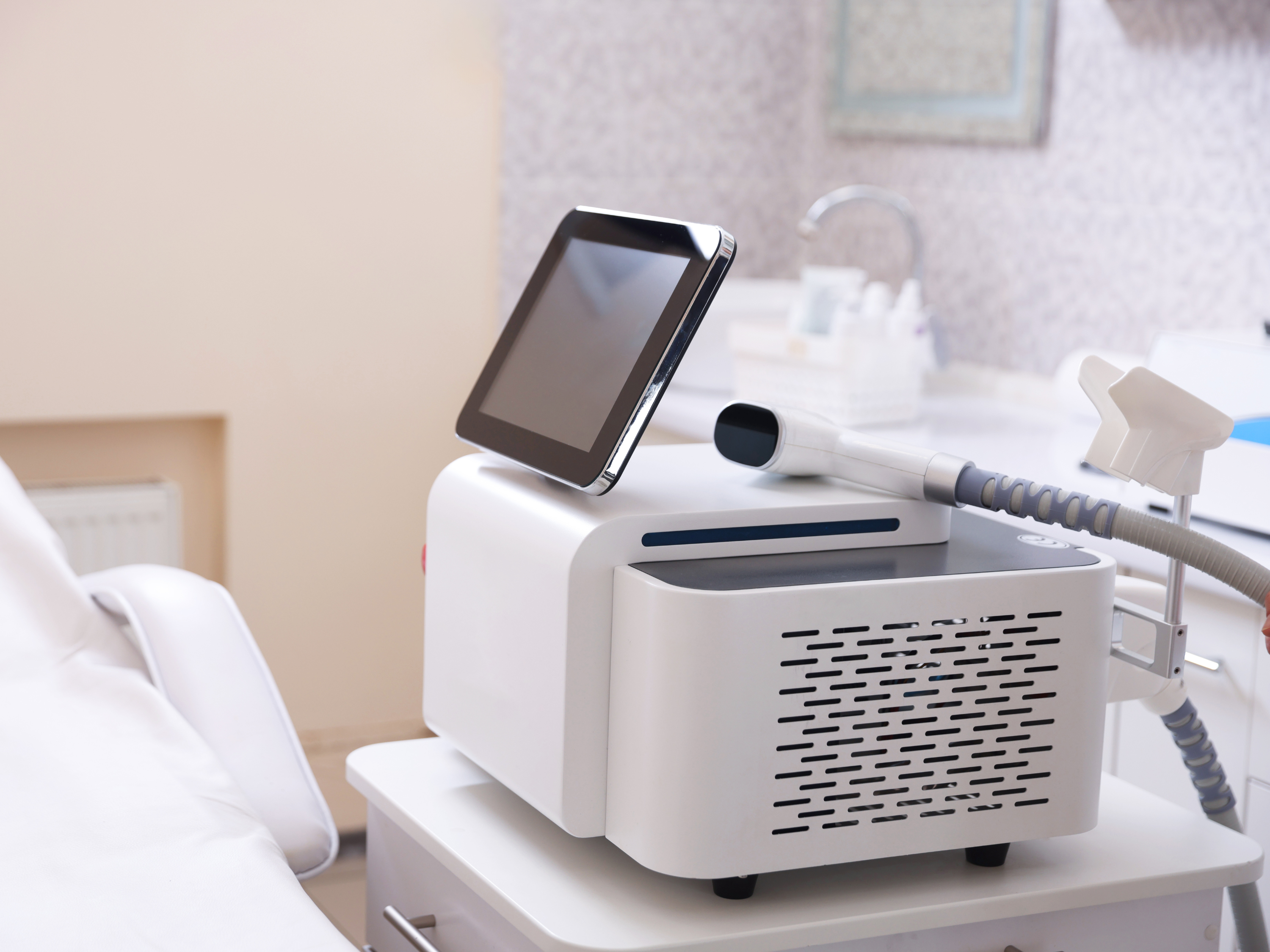 energy that heals the role of xenon lamps in post acne and pigmentation treatment-0