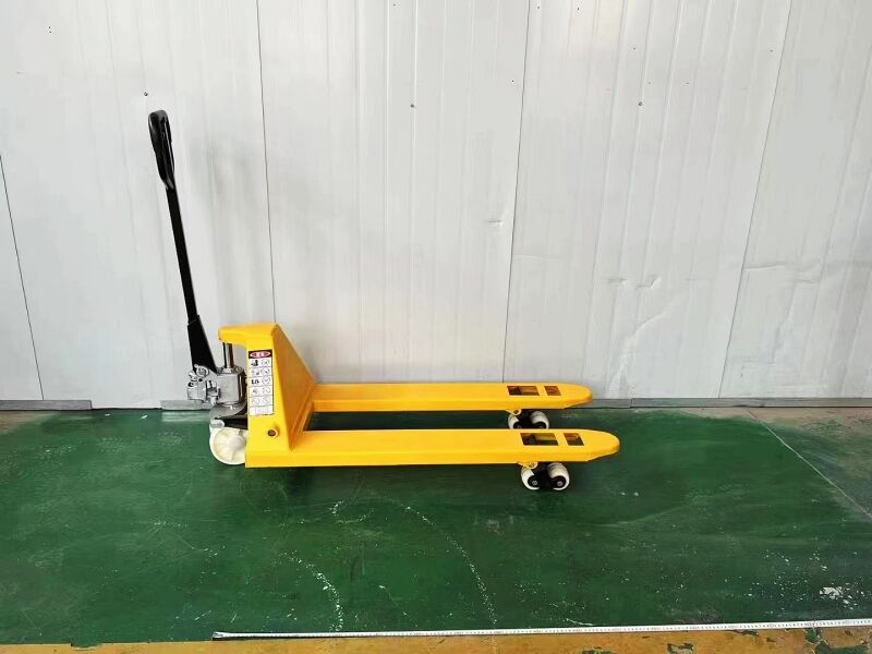 Pallet Jack vs. Forklift: Which Do You Need?