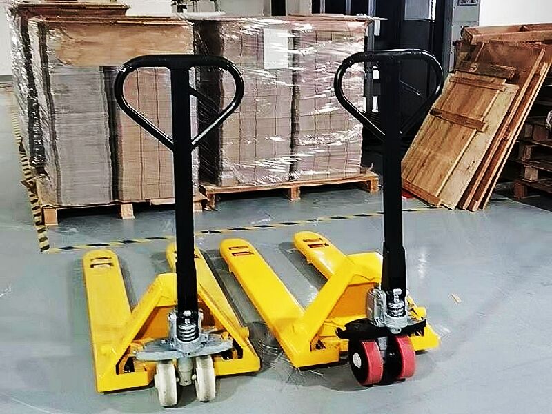 What is the capacity of a hydraulic pallet truck?