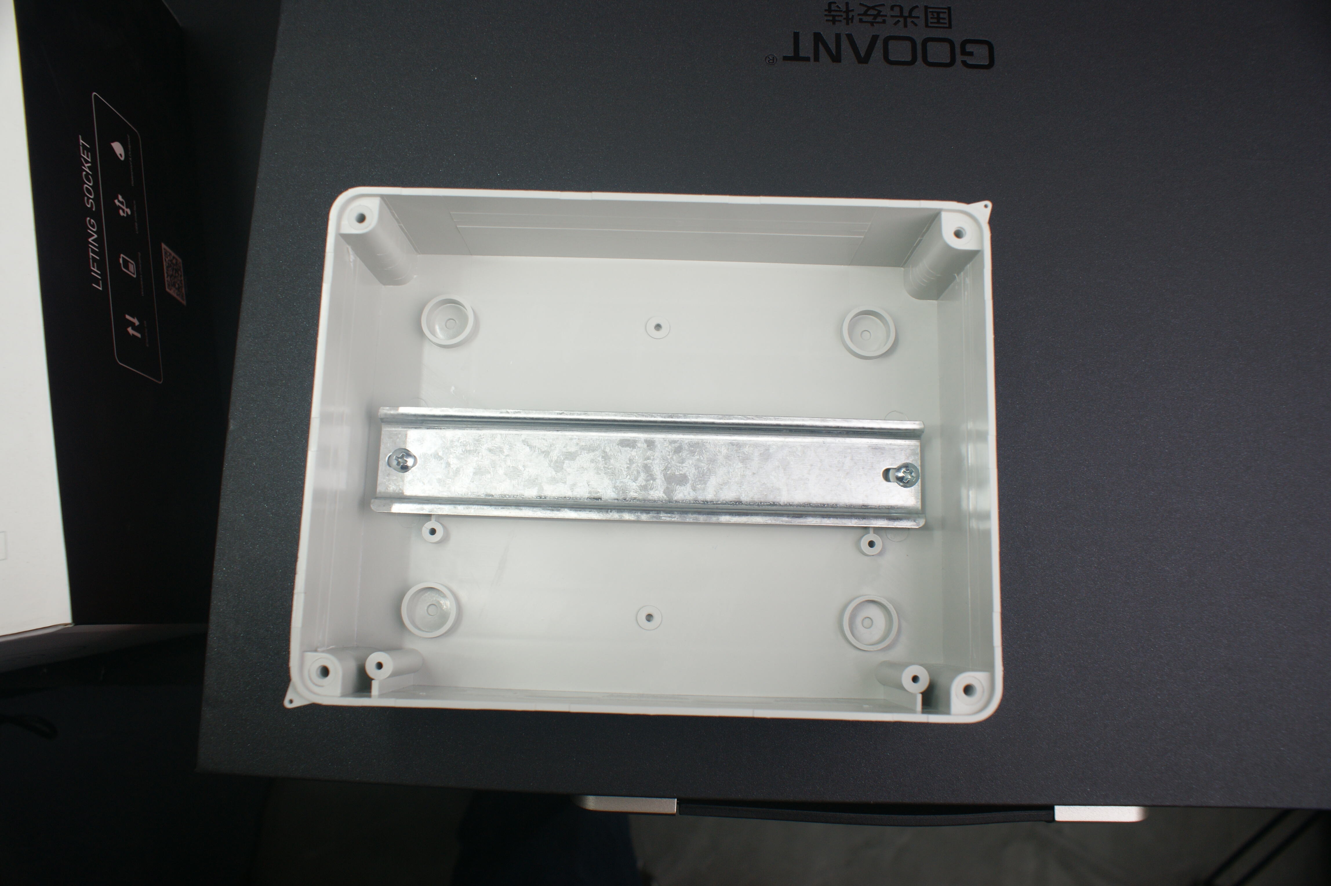 HT 8-Way waterproof box