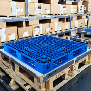 Hoe stapelbare plastic pallets ruimte kunnen besparen in uw magazijn