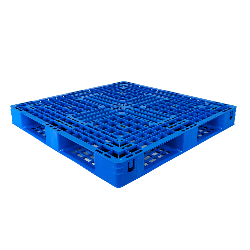 I Vantaggi dell'Uso di Pallet in Plastica Impilabili nel Tuo Magazzino