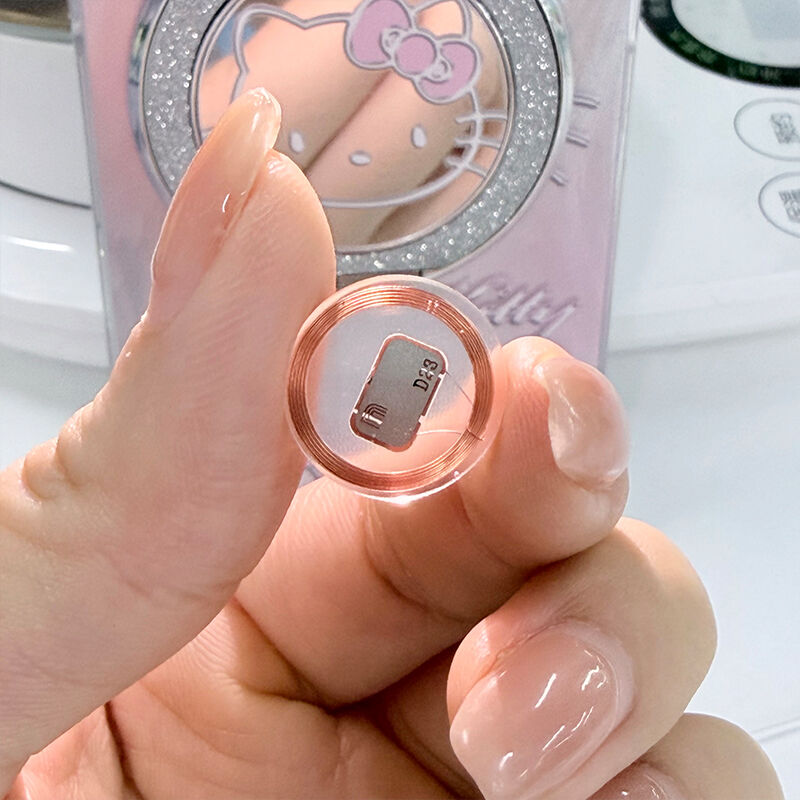 علامات RFID دائرية صغيرة جدًّا (عملات) شفافة من مادة PVC مع ملف نحاسي، وتعمل في نطاق التردد العالي (HF) وفق المعيار ISO14443A، ومزودة بتقنية Mifare Desfire EV3 بسعة 2 كيلوبايت