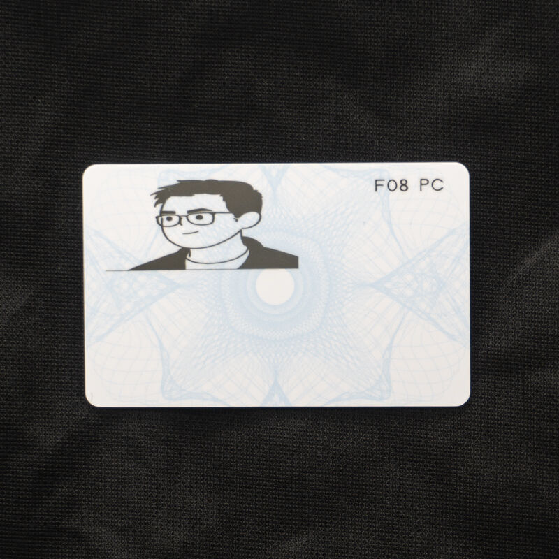 Harga Kilang, Kad ID Komersial Daripada Bahan Polikarbonat 100%, Boleh Disuai Padan