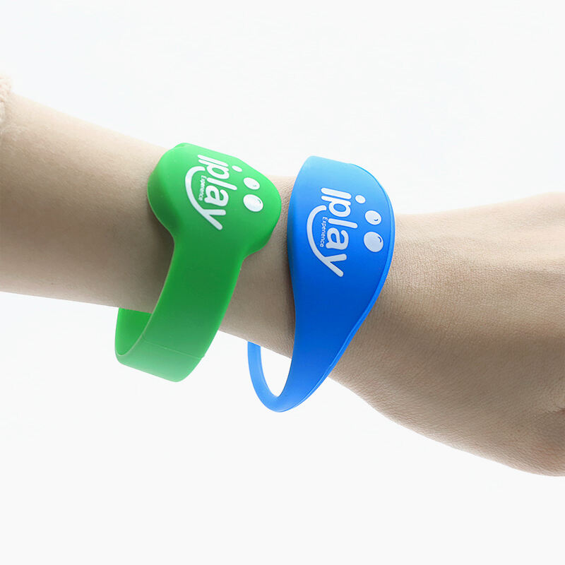 Holiday Waterproof NFC Silicone Bracelet 125khz Silicone Armband Bracelet Passive NFC 13.56mhz RFID Rubber Wristband