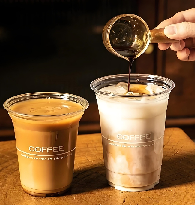 Quali bicchieri di plastica rispettano gli standard di sicurezza per il servizio alimentare?