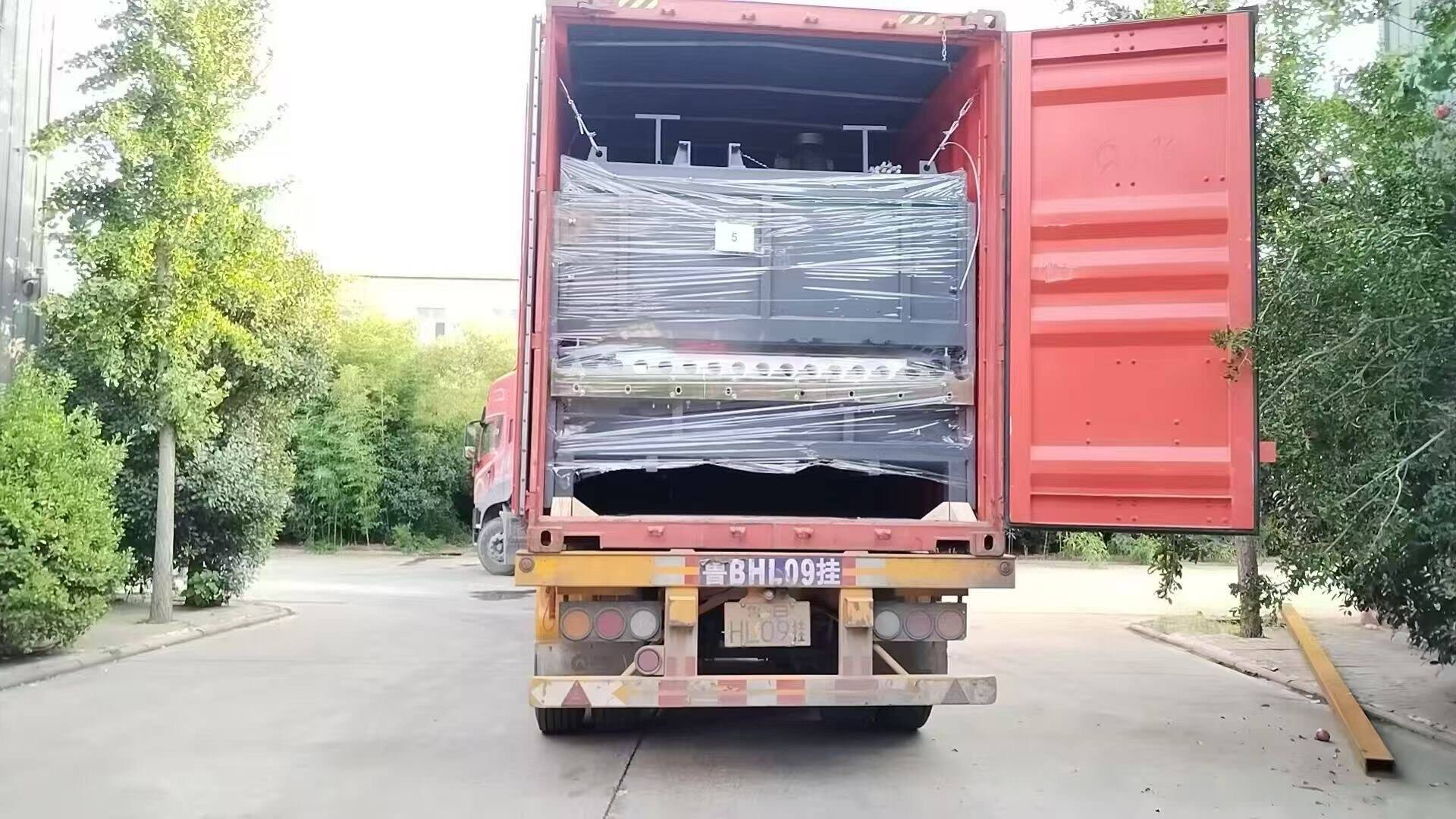 Envíos recientes a los Emiratos Árabes Unidos: ¡Horno de templado de vidrio!