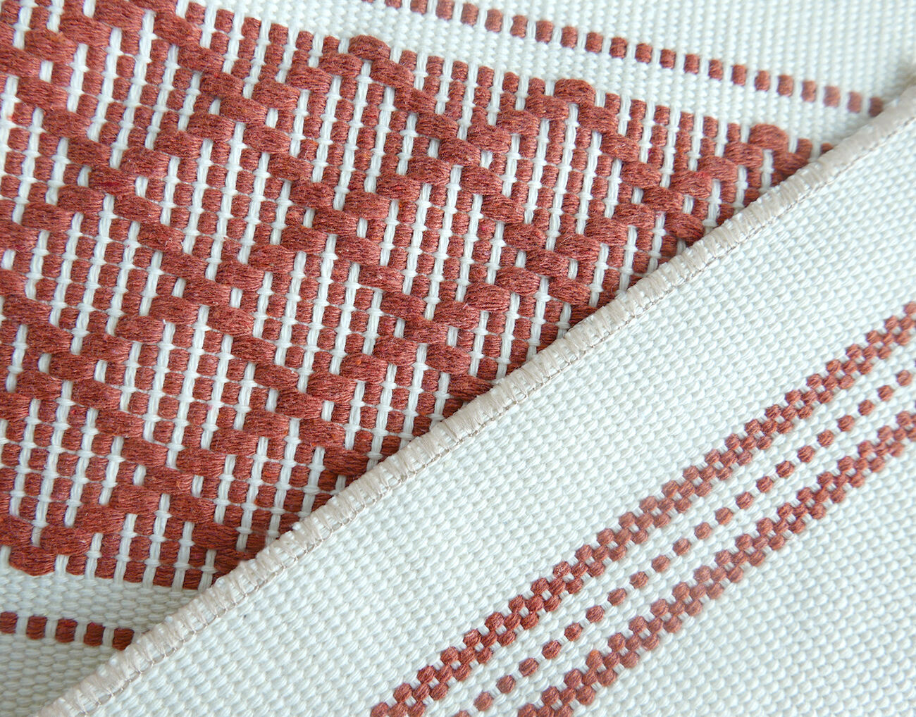 Geometric Jacquard Table Runner manufacture